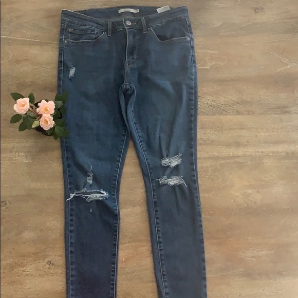 Women’s 711 Skinny distressed Levis - Picture 8 of 9